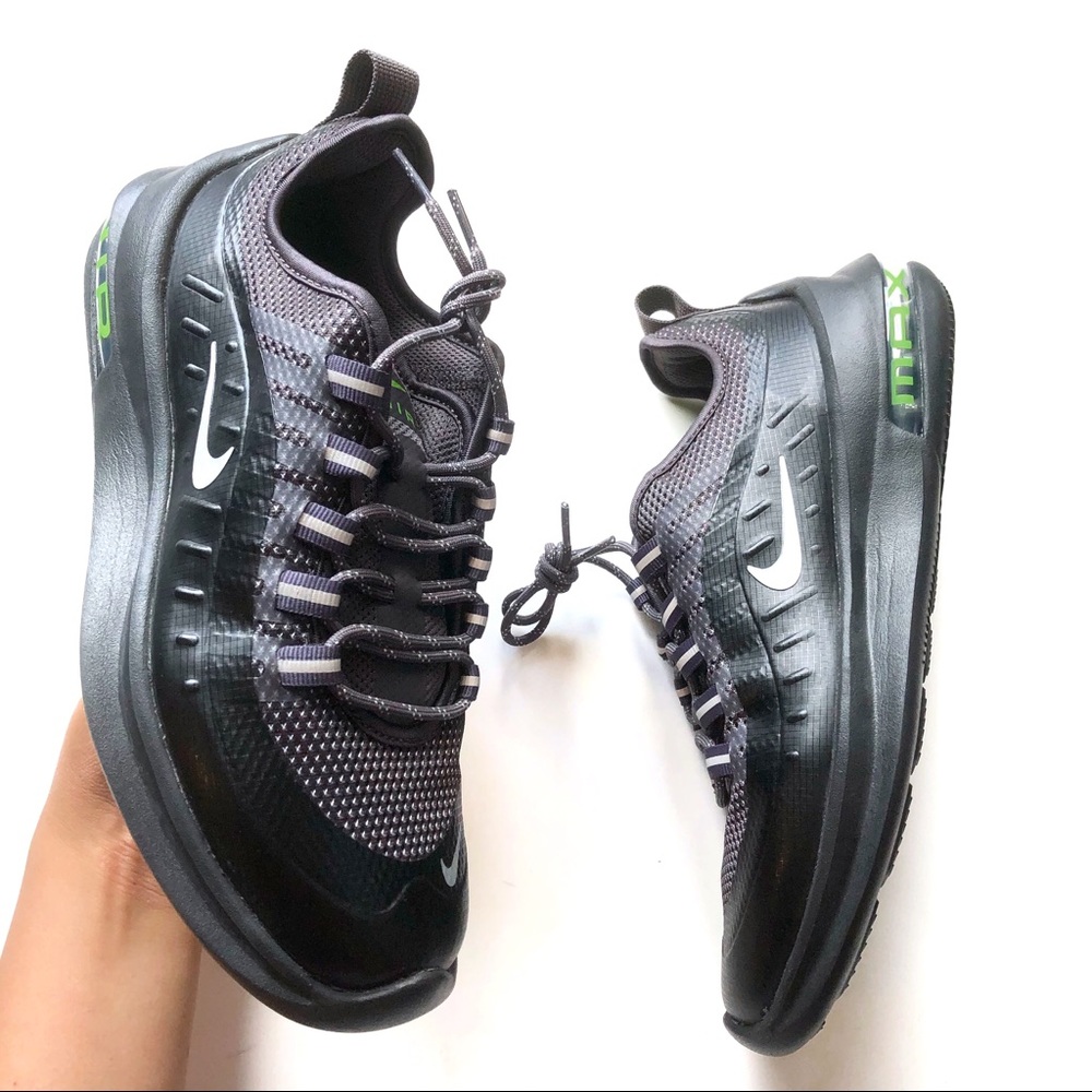 Nike Air Max Axis Premium Sneakers